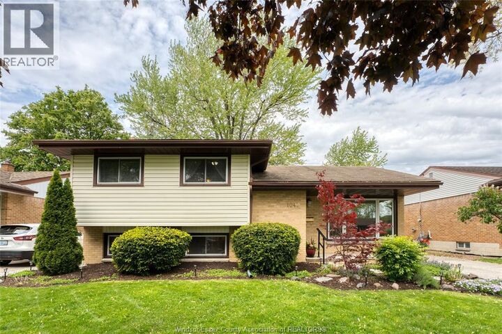 Property Photo:  1043 Westchester Drive  ON N8S 3Z1 