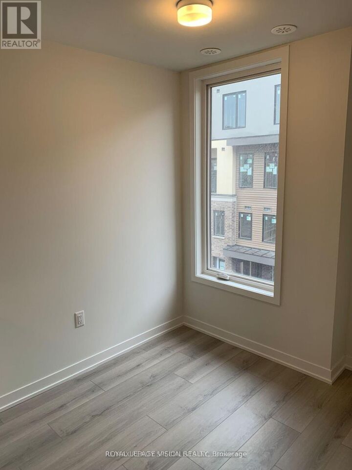 Property Photo:  3556 Colonial Drive West 5  ON L5L 0B9 