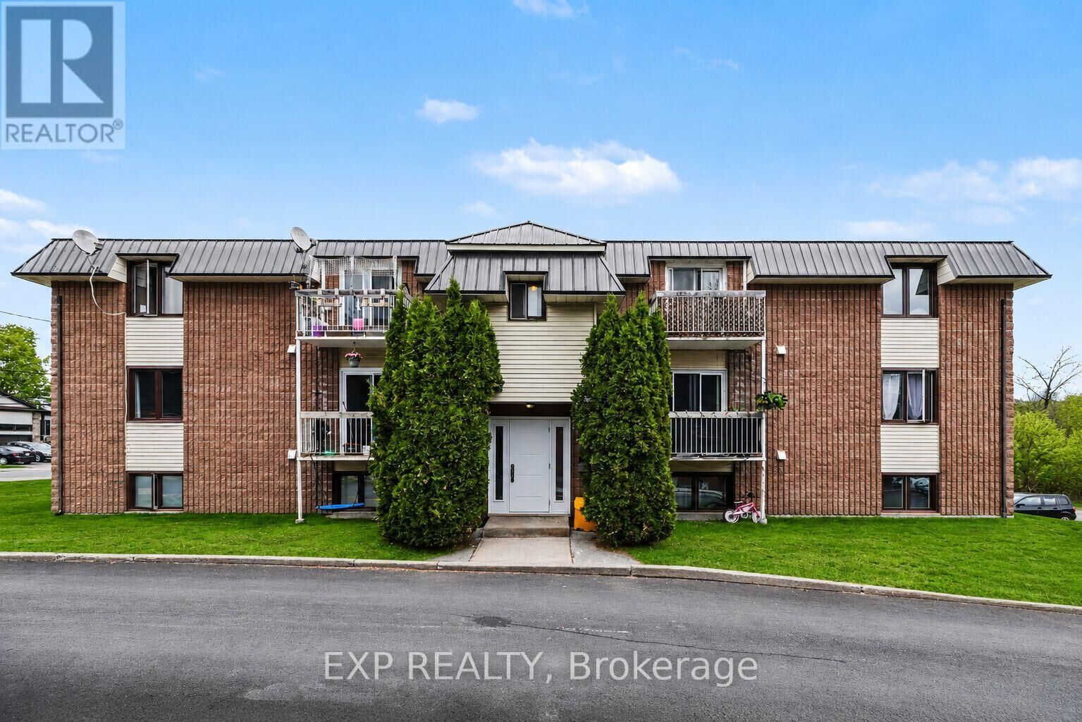 Property Photo:  875 Laurier Street 12  ON K4K 1E6 
