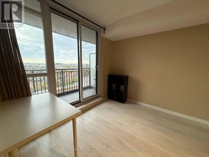 Property Photo: 800 Lawrence Avenue West 1421 ON M6A 0B1