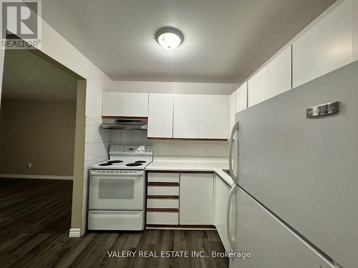 Property Photo: 9 Lowndes Ave Avenue 1 ON L4P 3T1