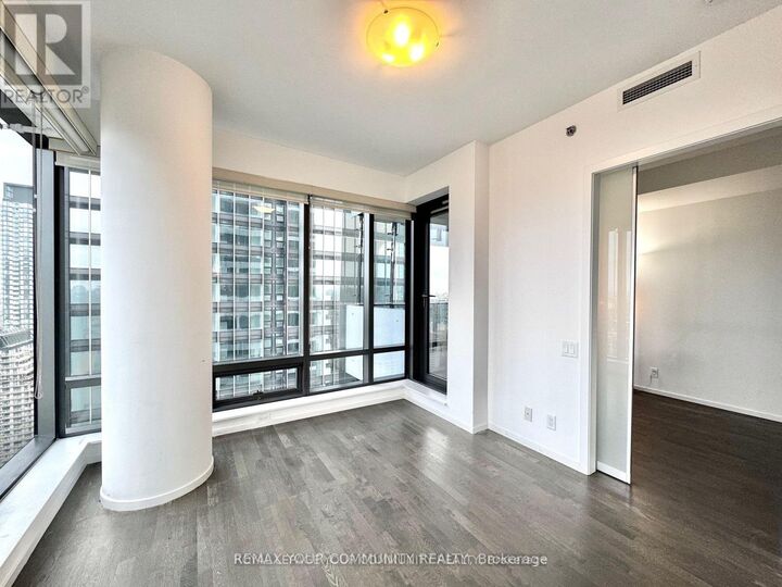 Property Photo:  5 St Joseph Street 3302  ON M4Y 1J6 