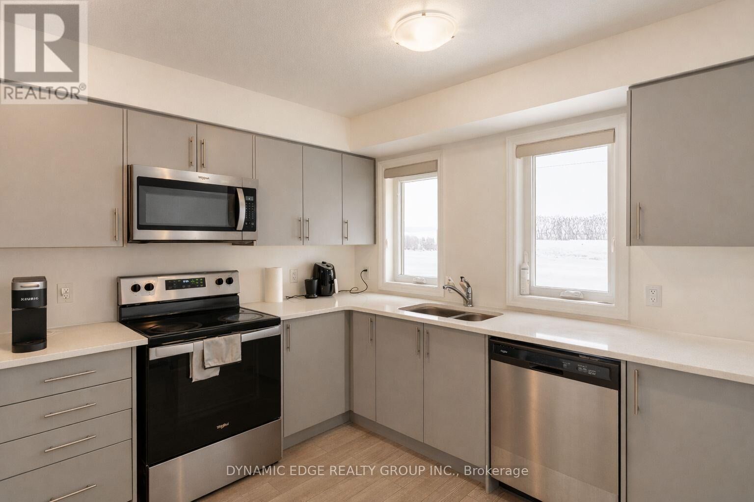 Property Photo:  235 Chapel Hill Drive 25  ON N2R 0S4 