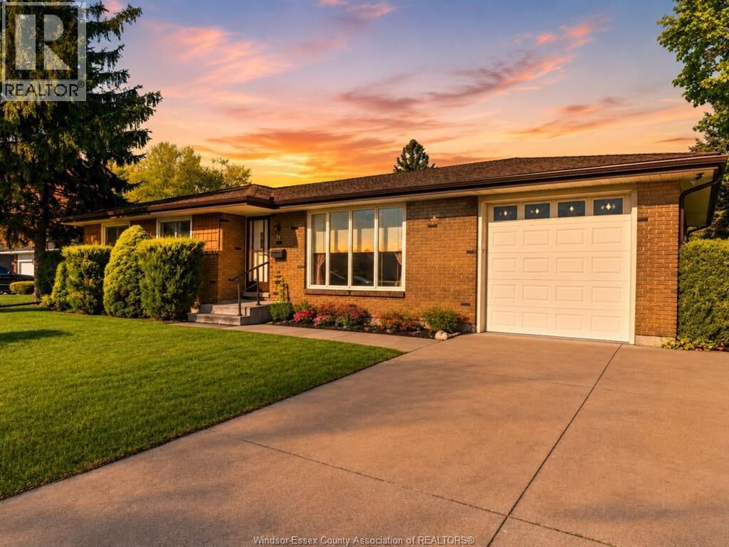 Property Photo: 97 Wilkinson Court ON N9V 2J3