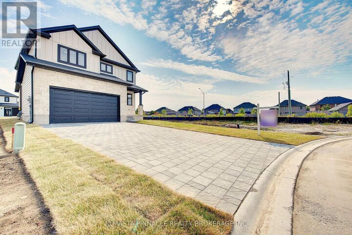 Property Photo:  10 Woodmere Path  ON N0M 2A0 