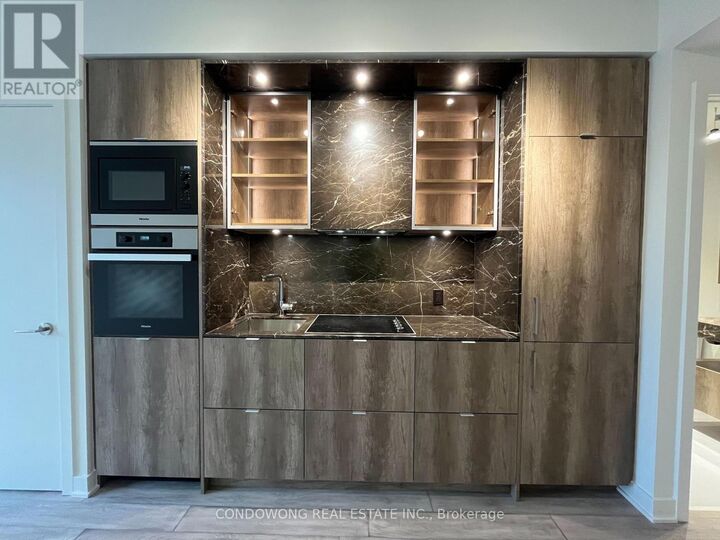 Property Photo:  11 Yorkville Avenue 1914  ON M4W 1L2 