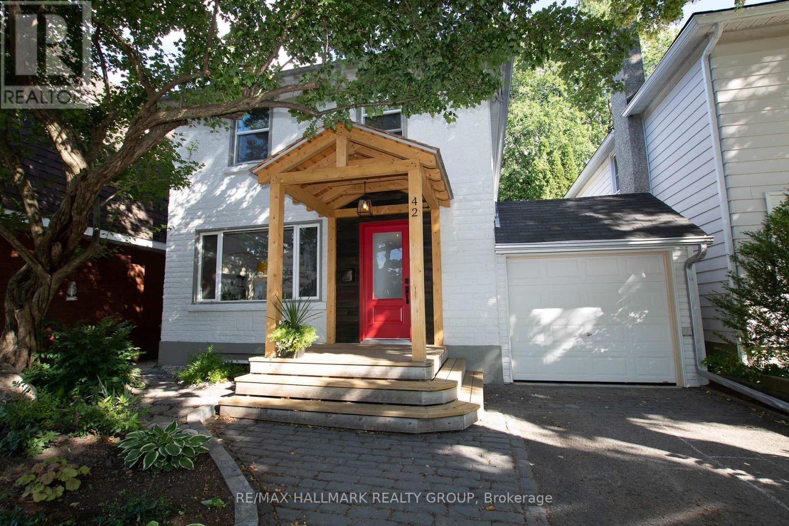 Property Photo:  42 Glengarry Road  ON K1S 0L5 