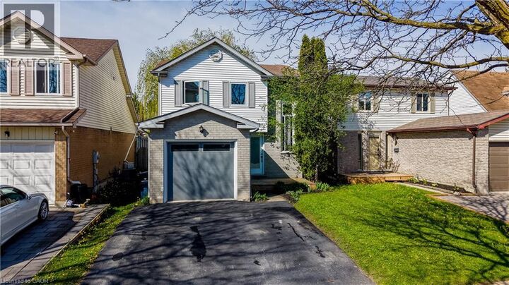 Property Photo:  35 Camrose Court  ON N2M 5J3 