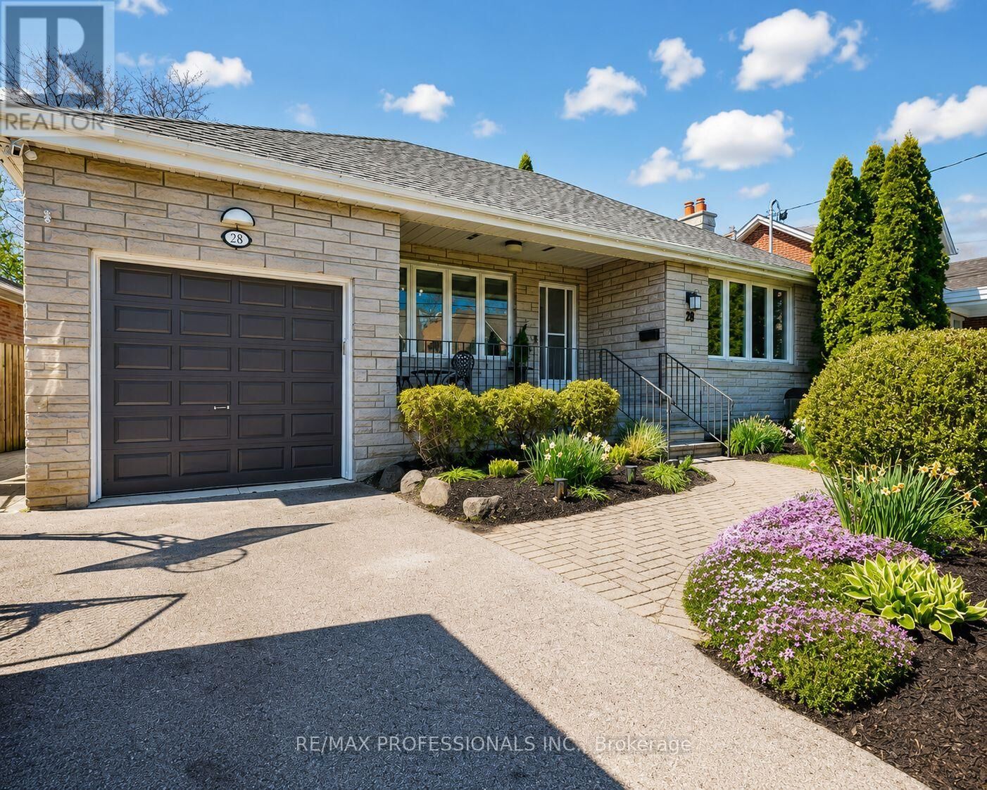 Property Photo:  28 Spring Garden Road  ON M8Z 3X1 