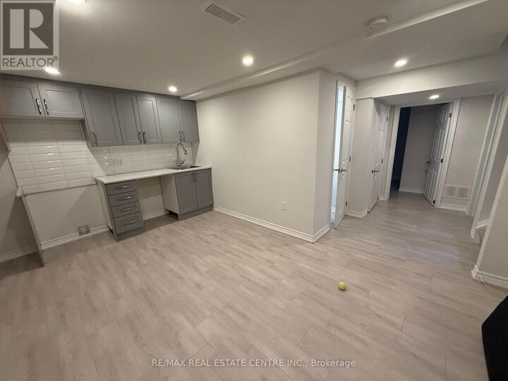 Property Photo:  33 Lacewood Crescent  ON L6S 3K3 