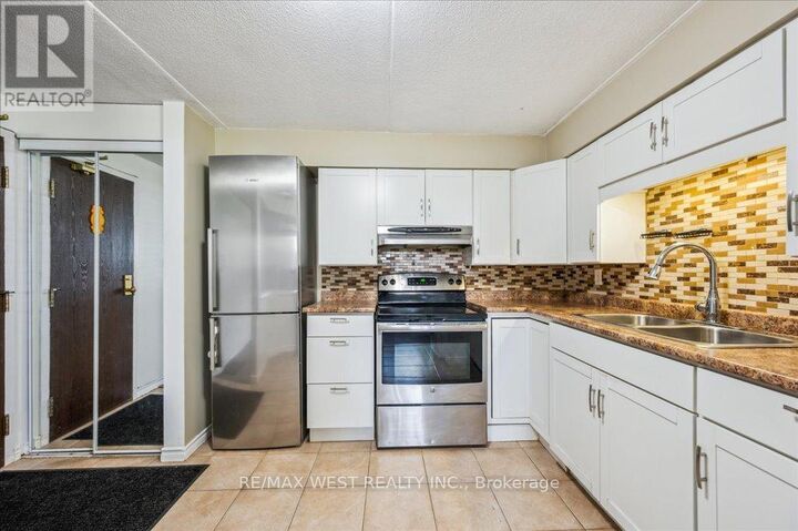 Property Photo: 333 Northlake Drive 1 ON N2V 1Z1