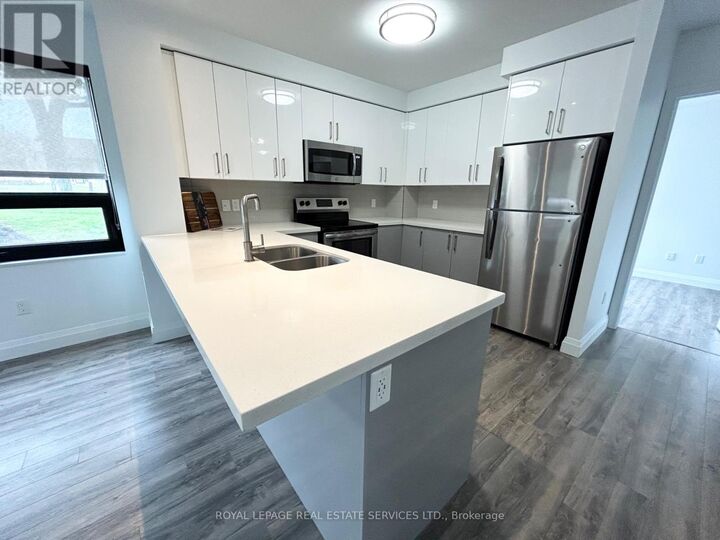 Property Photo:  460B Belmont Avenue West 101  ON N2M 0B3 
