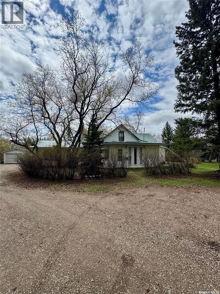 Property Photo:  214 2nd Street N  SK S0K 4R0 