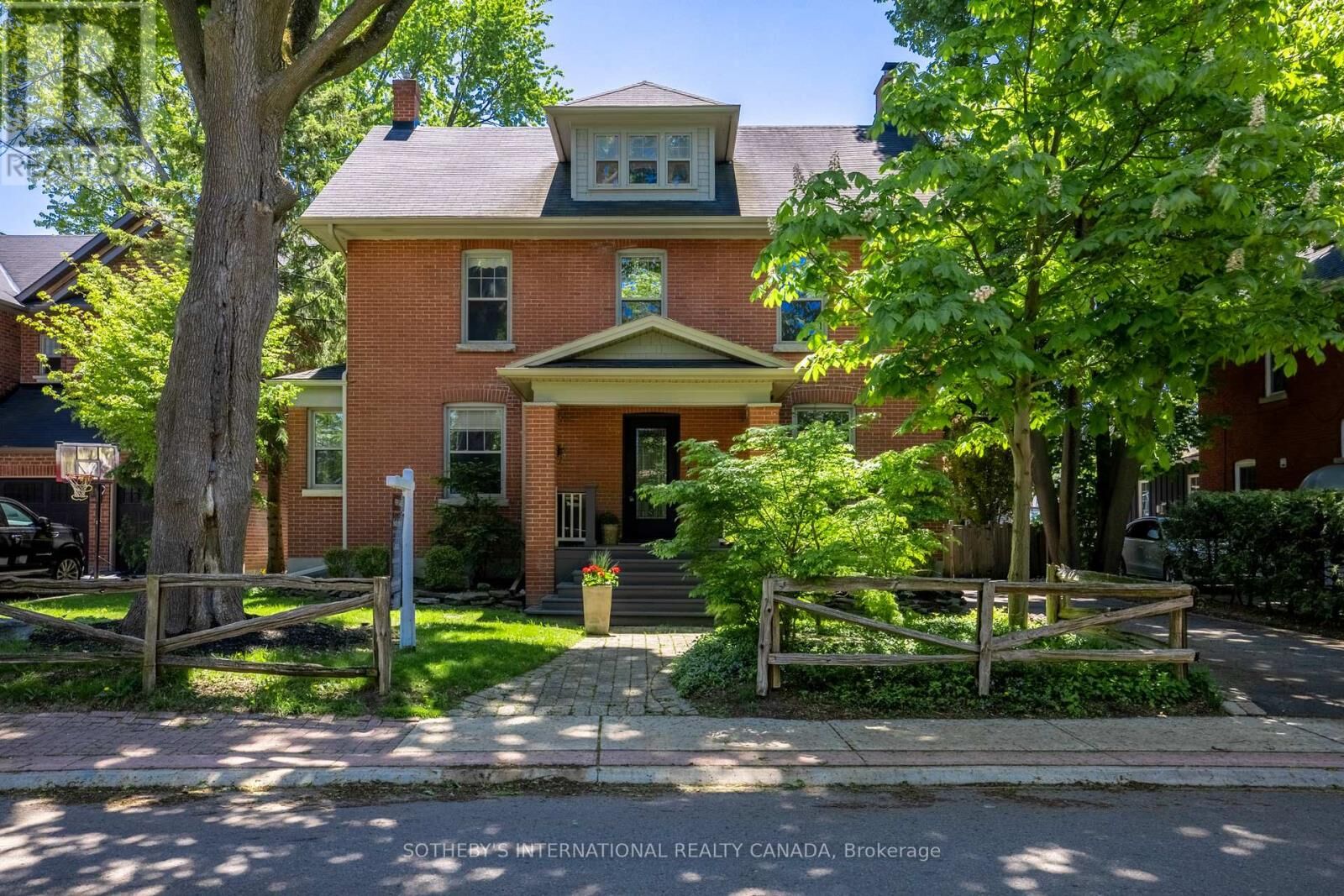 Property Photo:  77 Catherine Avenue  ON L4G 1K6 
