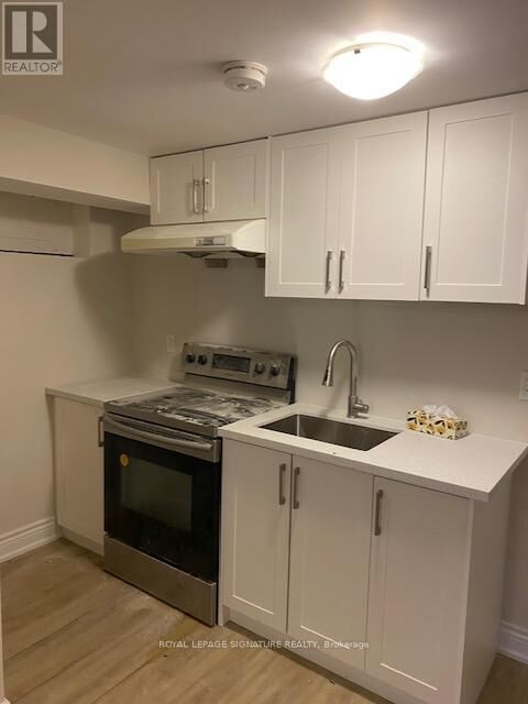 Property Photo:  41 Ravengloss Drive Lower  ON L3T 4C8 