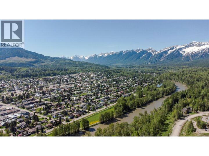 30 Aspen Crescent — photo 1