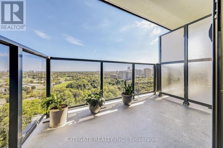 Property Photo:  202 Burnhamthorpe Road East 1610  ON L5A 0B2 