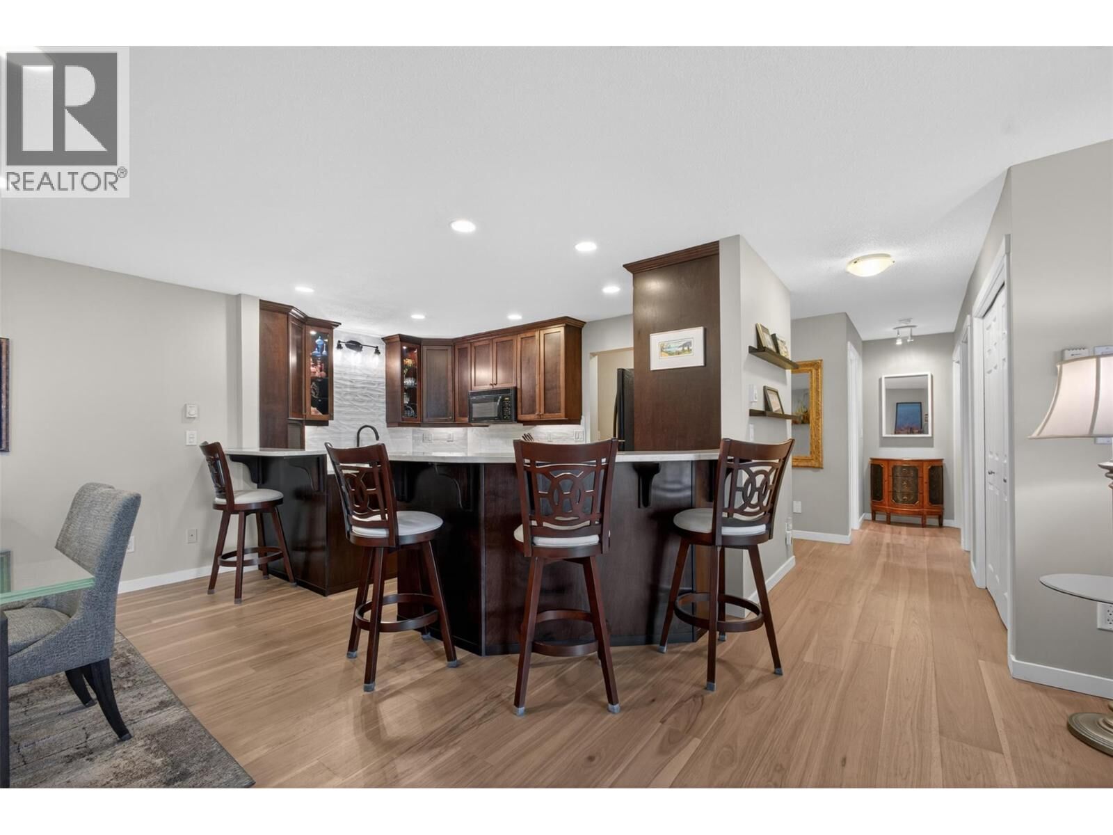 Property Photo:  1534 Lawrence Avenue 306  BC V1Y 6M8 