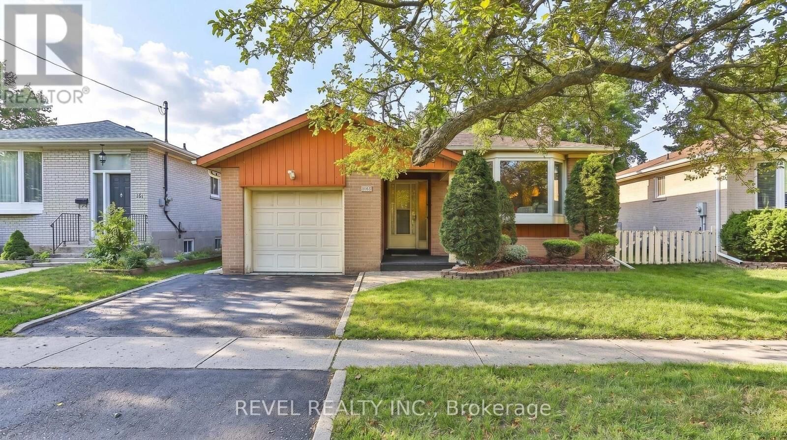 Property Photo: 16 Ravenview Drive ON M1E 3M1