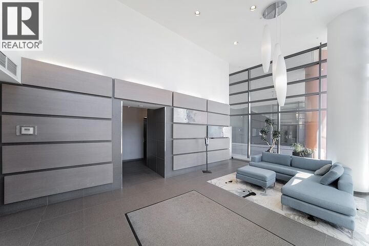 Property Photo:  33 Smithe Street  BC V6B 0B5 
