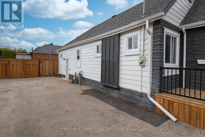 Property Photo:  5 Briscoe Street West  ON N6J 1L7 