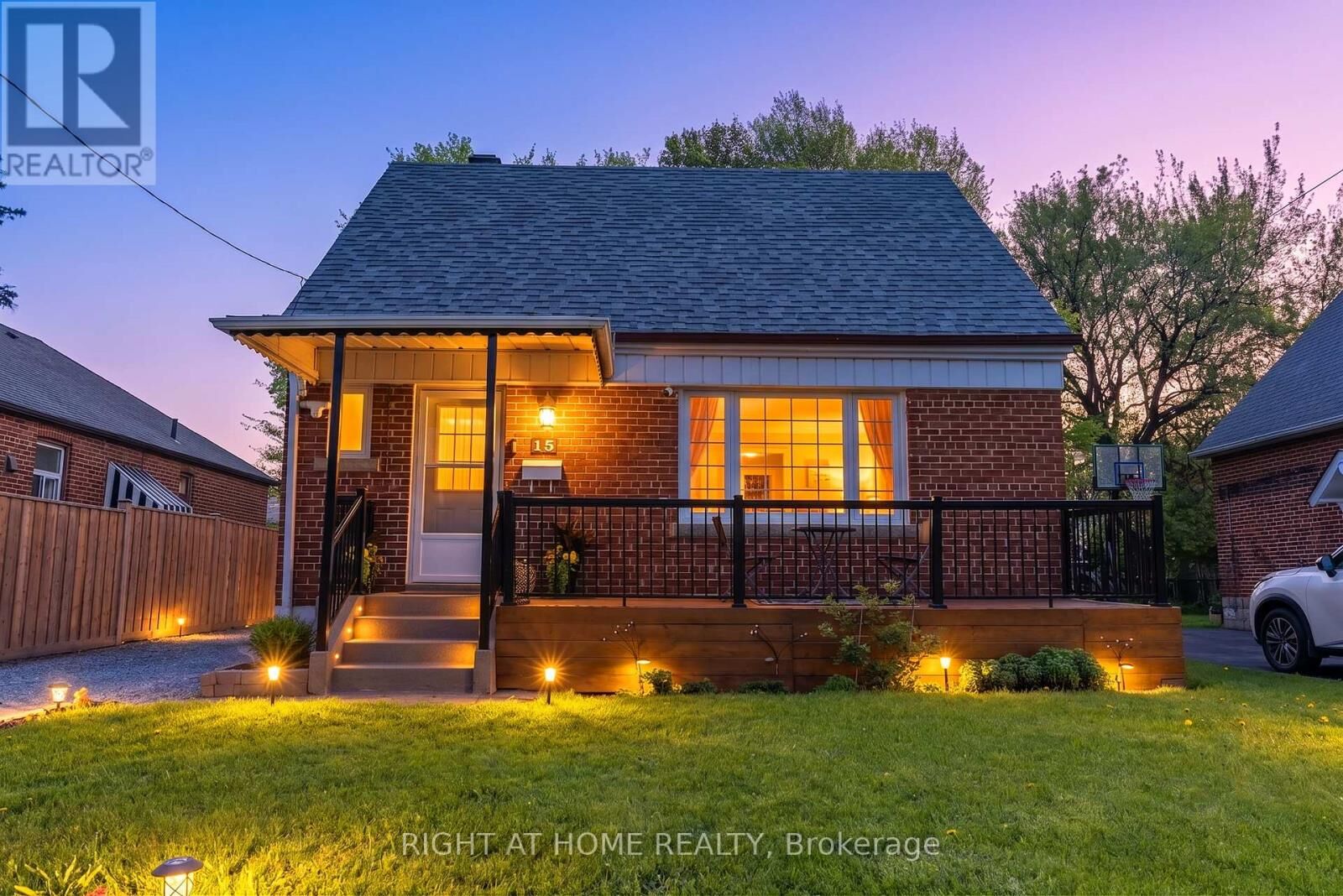 Property Photo:  15 Alvinston Road  ON M1L 2J8 