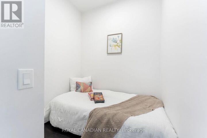 Property Photo:  215 Veterans Drive North 1110  ON L7A 5L6 