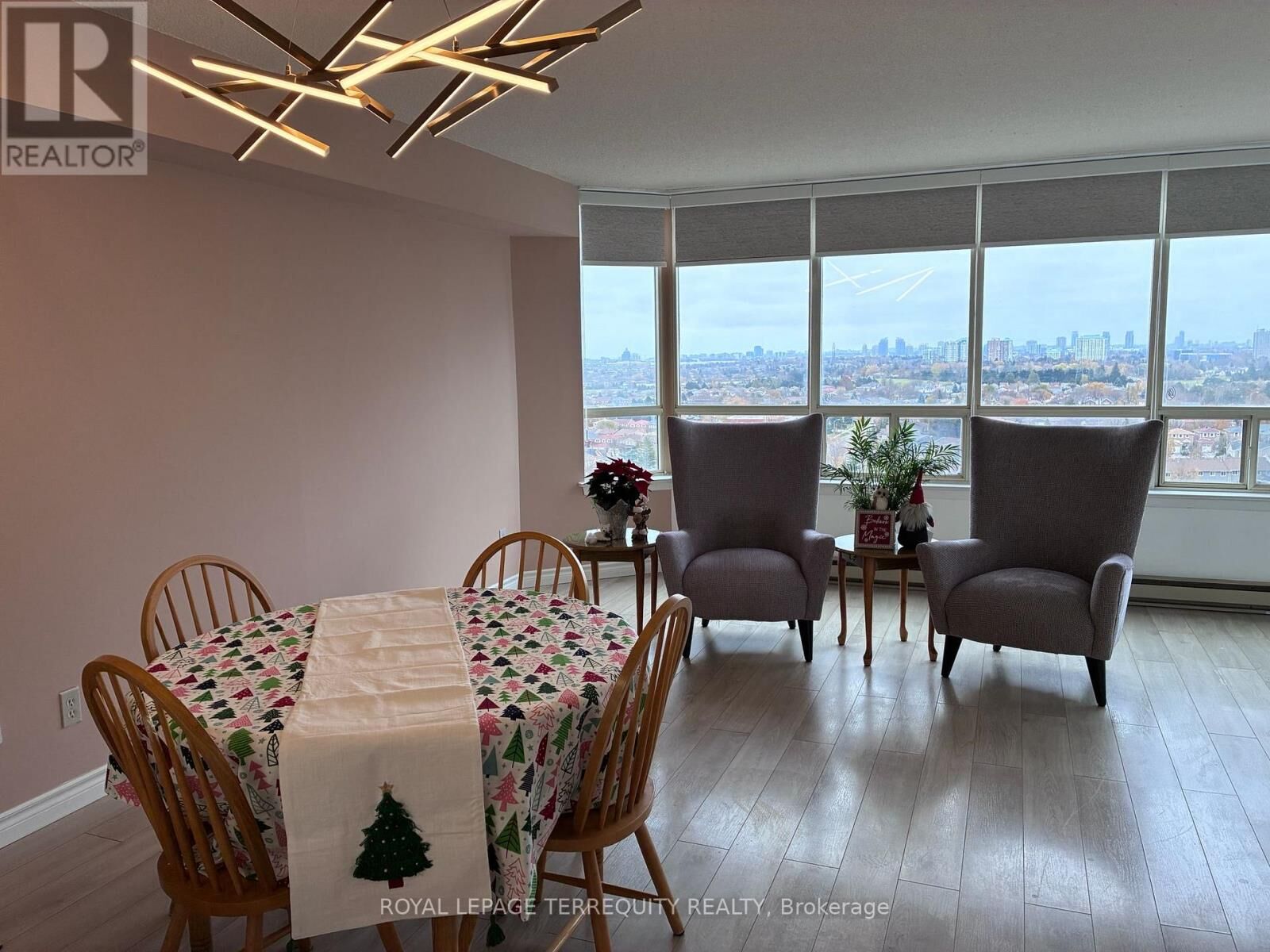 Property Photo:  150 Alton Towers Circle 1513  ON M1V 4X7 