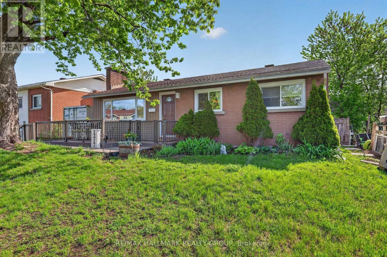 Property Photo:  1317 Avenue Q  ON K1G 0B7 