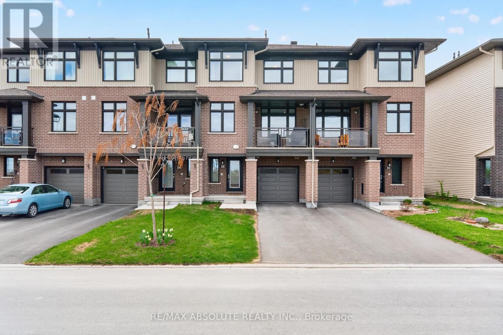 Property Photo:  32 Verglas Lane  ON K1W 0P5 