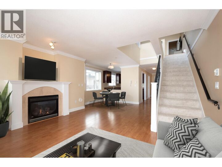 Property Photo:  152 East 12th Street 304  BC V7L 2J4 