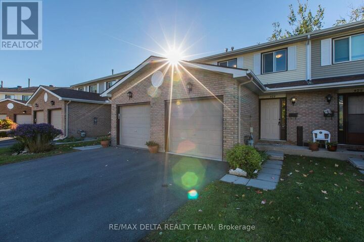 Property Photo:  323 Monica Crescent 8  ON K1E 3N6 