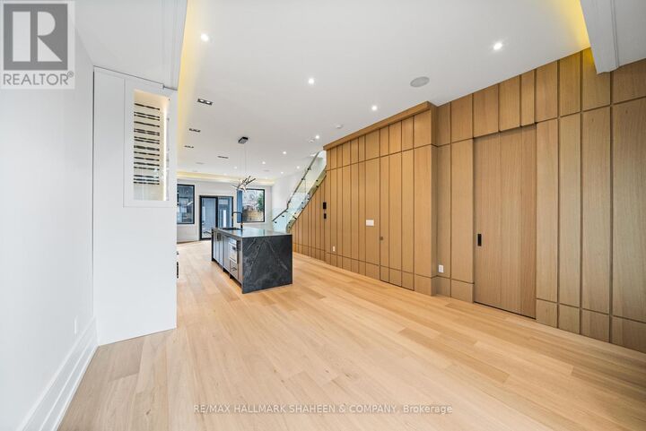 Property Photo:  199 Arlington Avenue  ON M6C 2Z4 