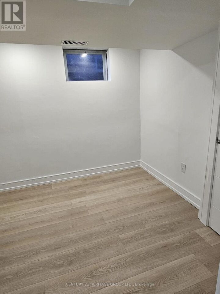 Property Photo:  81 Bolton Avenue Unit 1  ON L3Y 2X3 