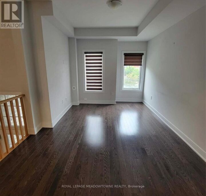 Property Photo: 1048 Beach Comber Road ON L5B 0B1