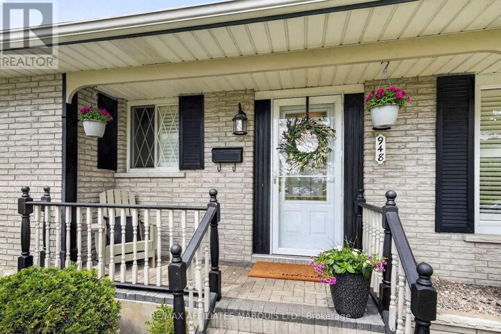 Property Photo:  948 Fourth Street East  ON K6H 2K3 