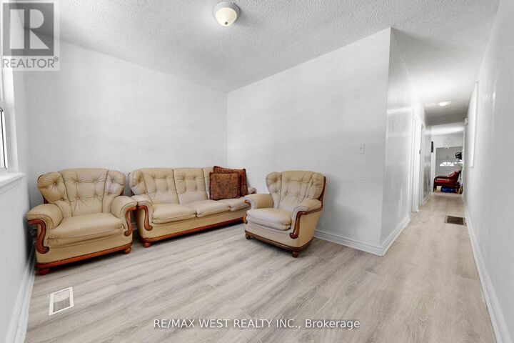 Property Photo:  538 McRoberts Avenue  ON M6E 4R6 