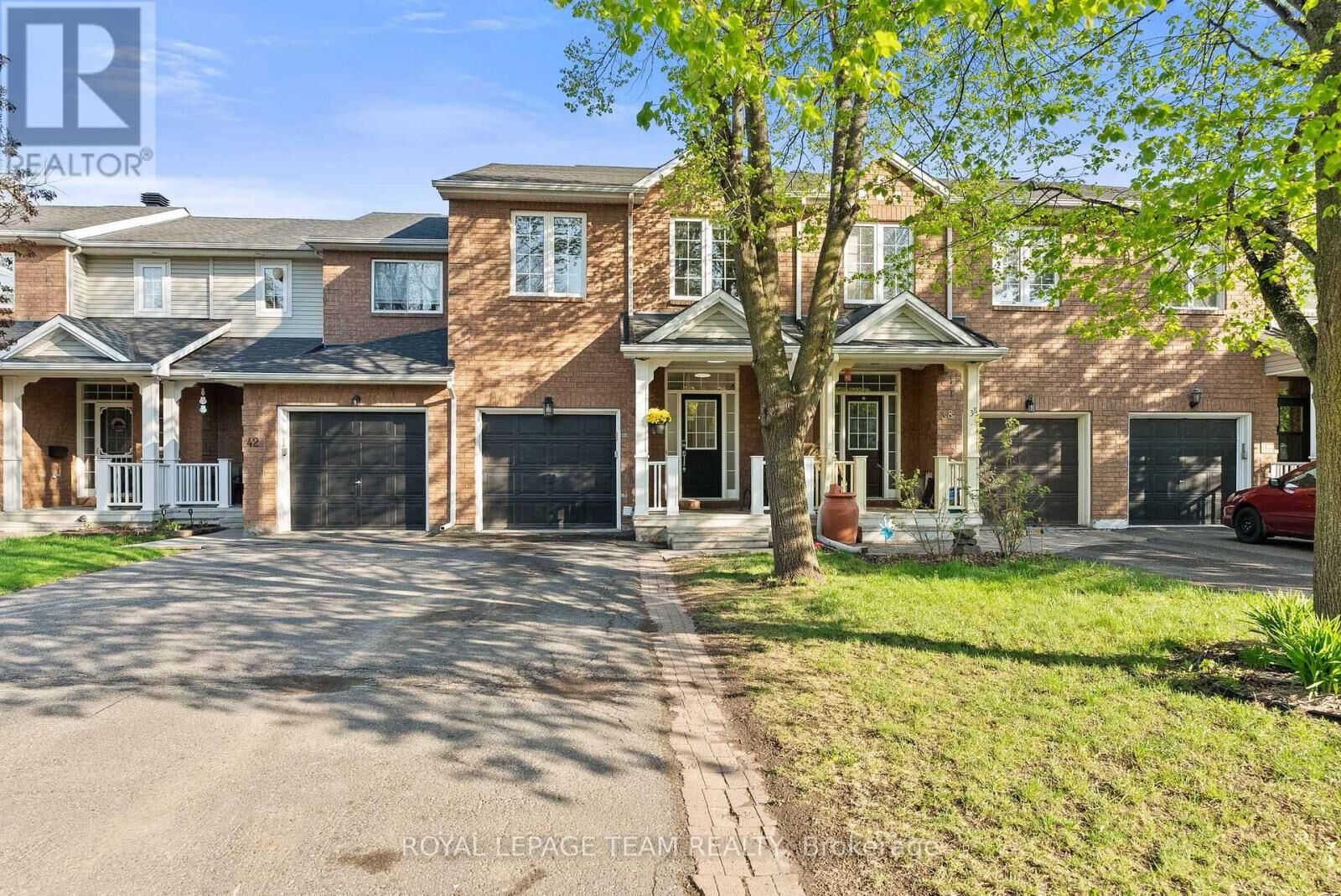 Property Photo:  40 Milner Downs Crescent  ON K2M 2S5 