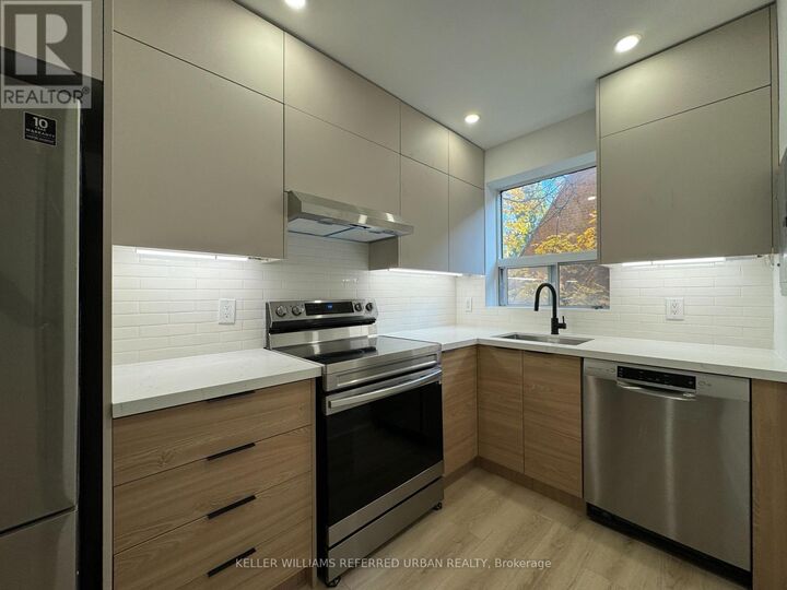 Property Photo:  823 Millwood Road 4  ON M4G 1W3 