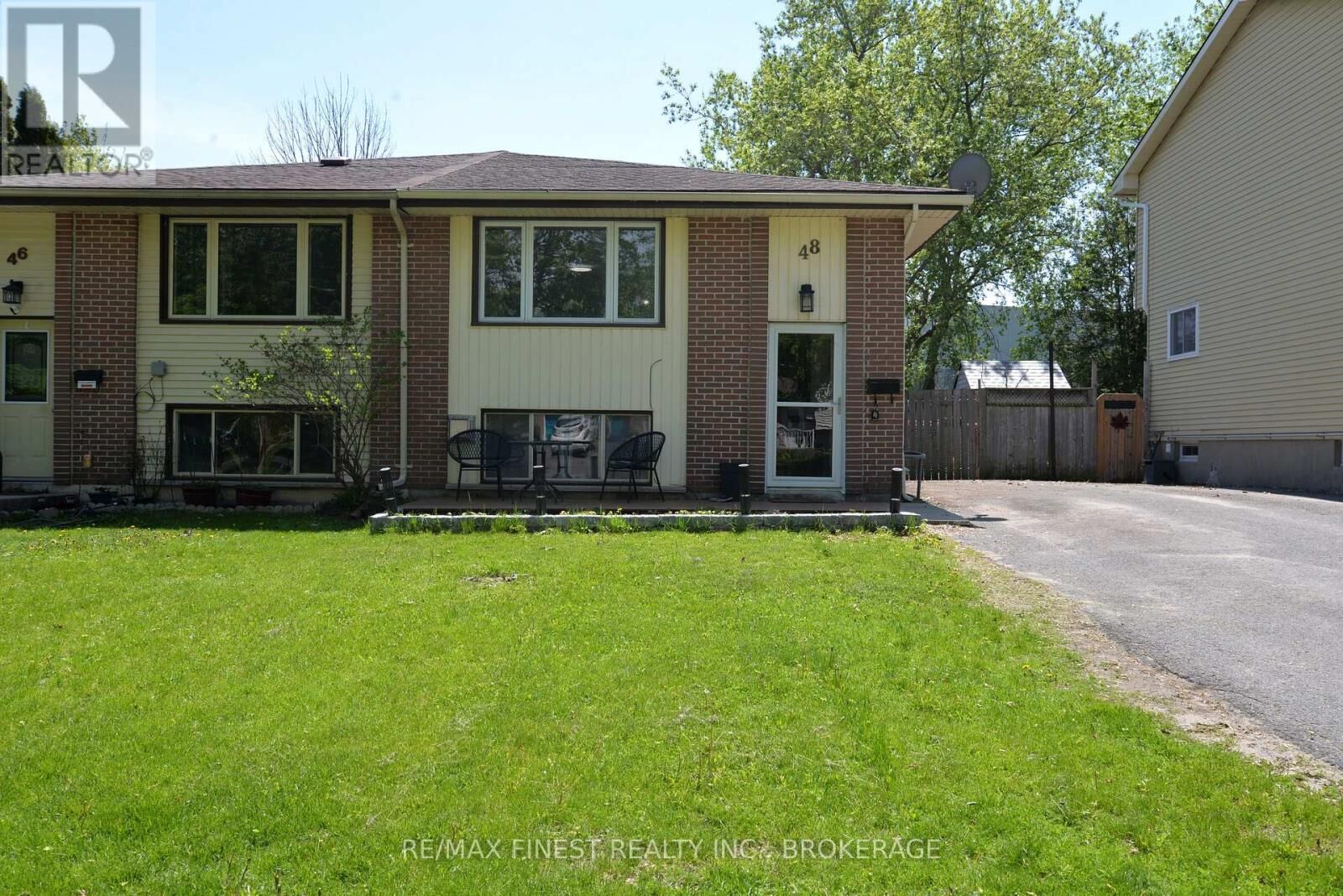 Property Photo:  48 Abbey Dale Court  ON K7K 5W9 