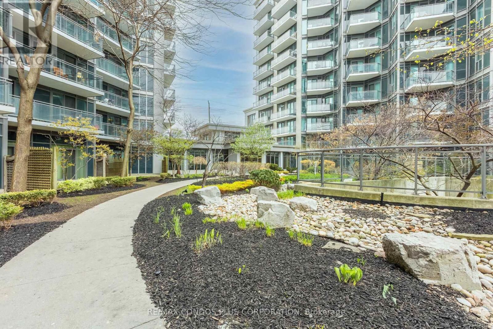 Property Photo:  2119 Lake Shore Boulevard West 317  ON M8V 4E8 