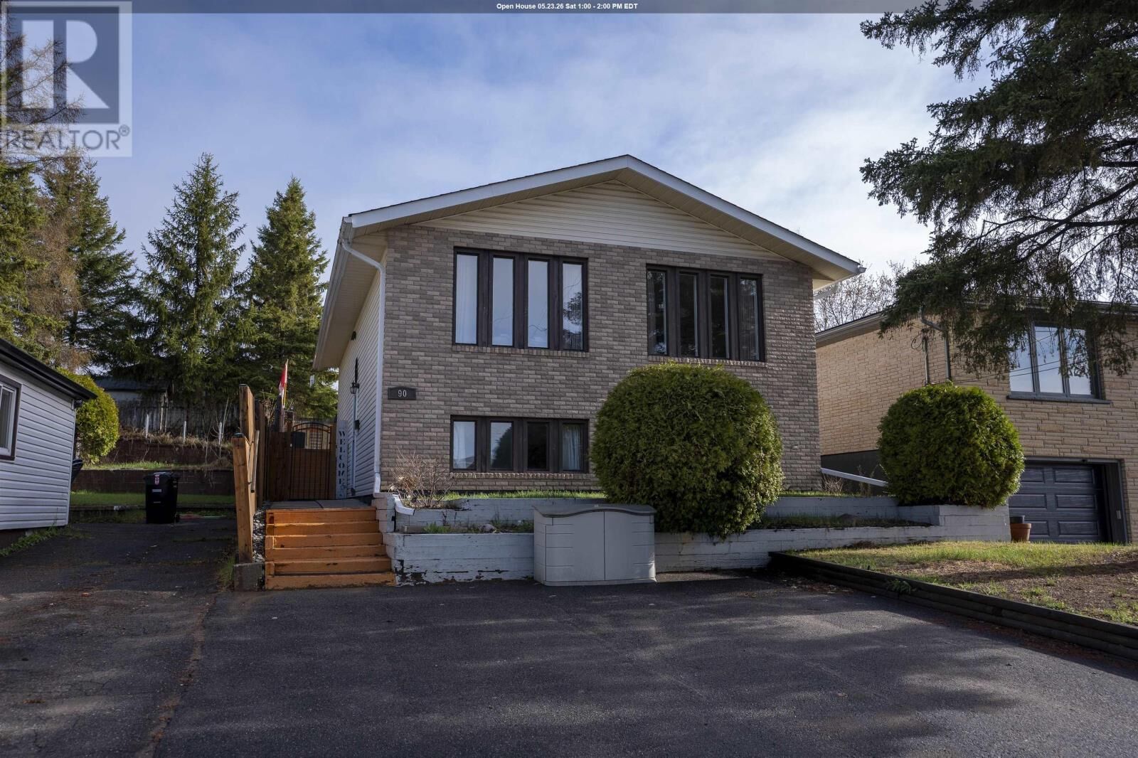 Property Photo:  90 Logan Ave  ON P7A 6P9 