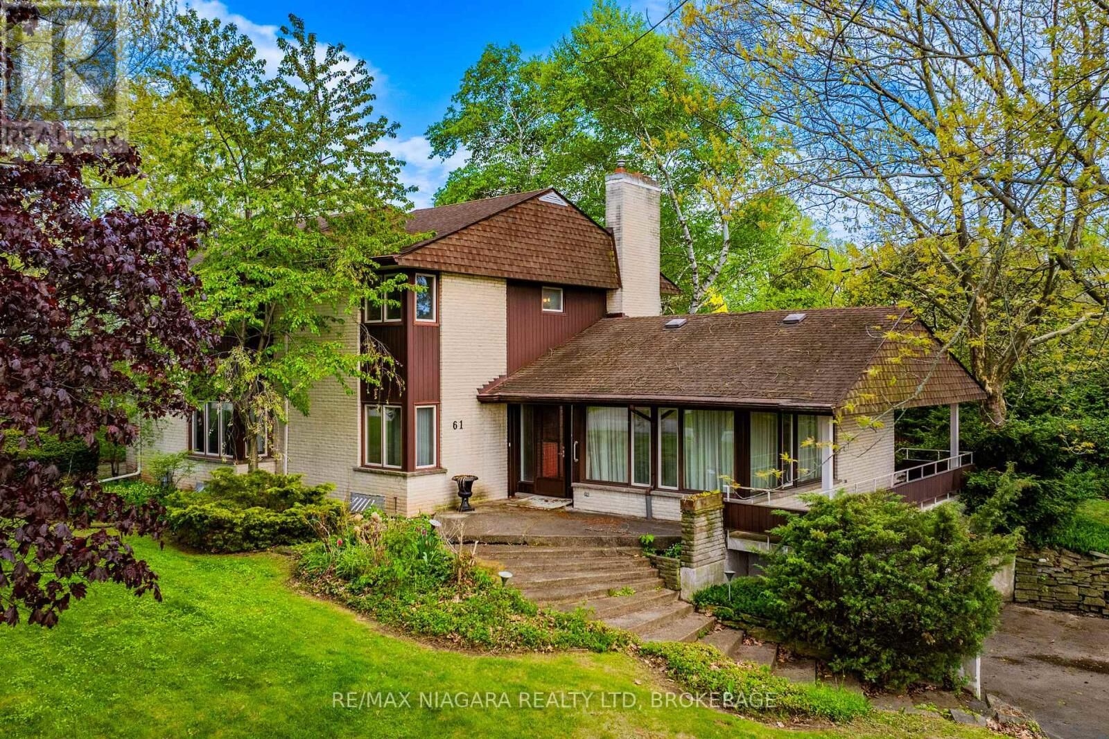 Property Photo: 61 Melrose Drive ON L0S 1J0