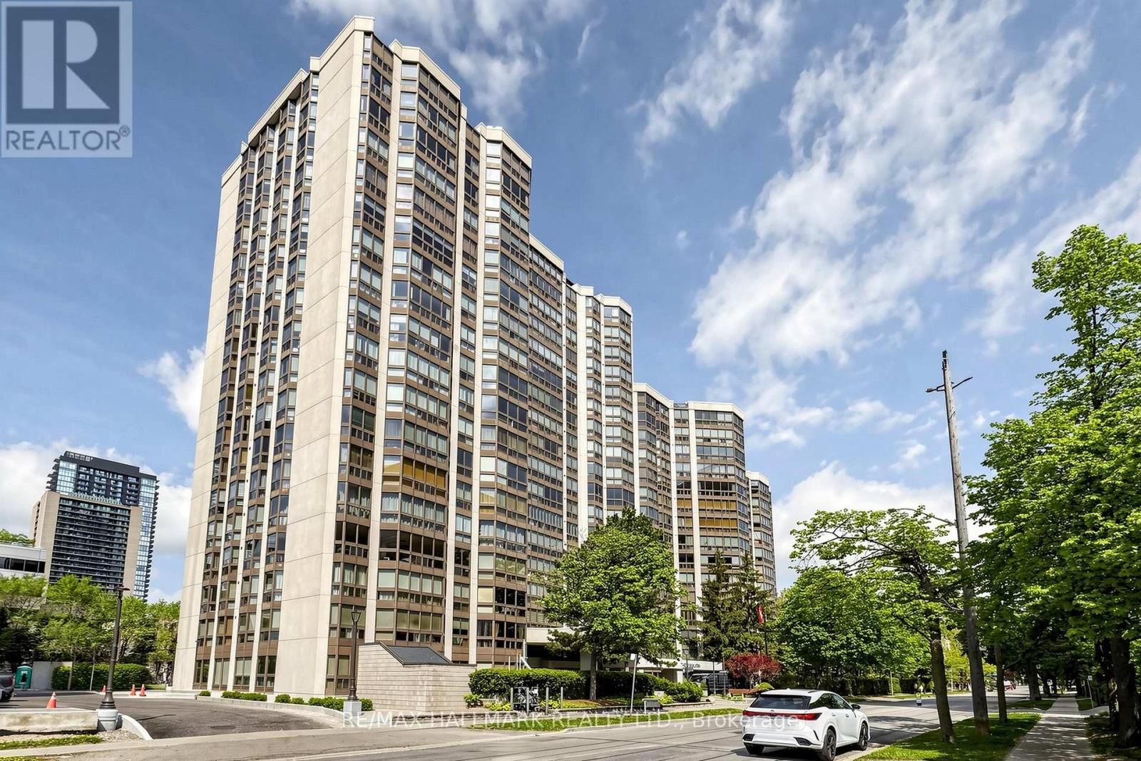 Property Photo:  10 Kenneth Avenue 911  ON M2N 6K6 