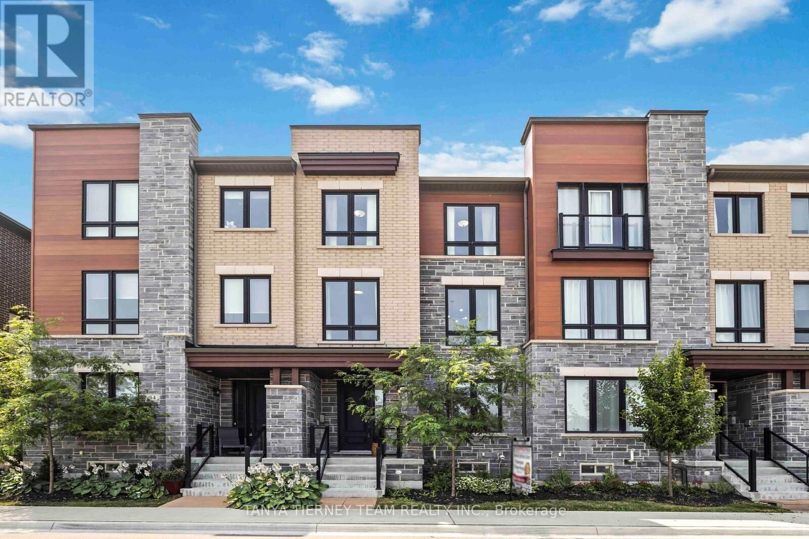 Property Photo: 36 Dockside Way ON L1N 0M6