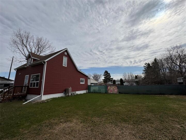 Property Photo: 722 Second Avenue East MB R0L 1S0