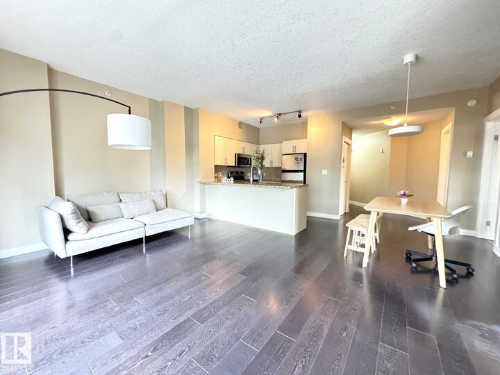 Property Photo: 10136 104 Street NW 702 AB T5J 0B5