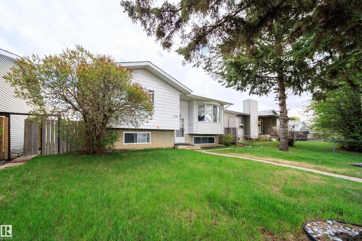 Property Photo:  1771 37 Street NW  AB T6L 3G7 