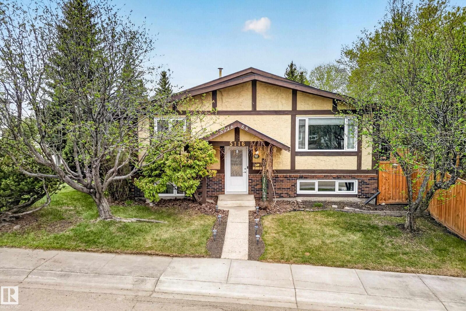 Property Photo:  5116 55 Street  AB T4X 1E1 