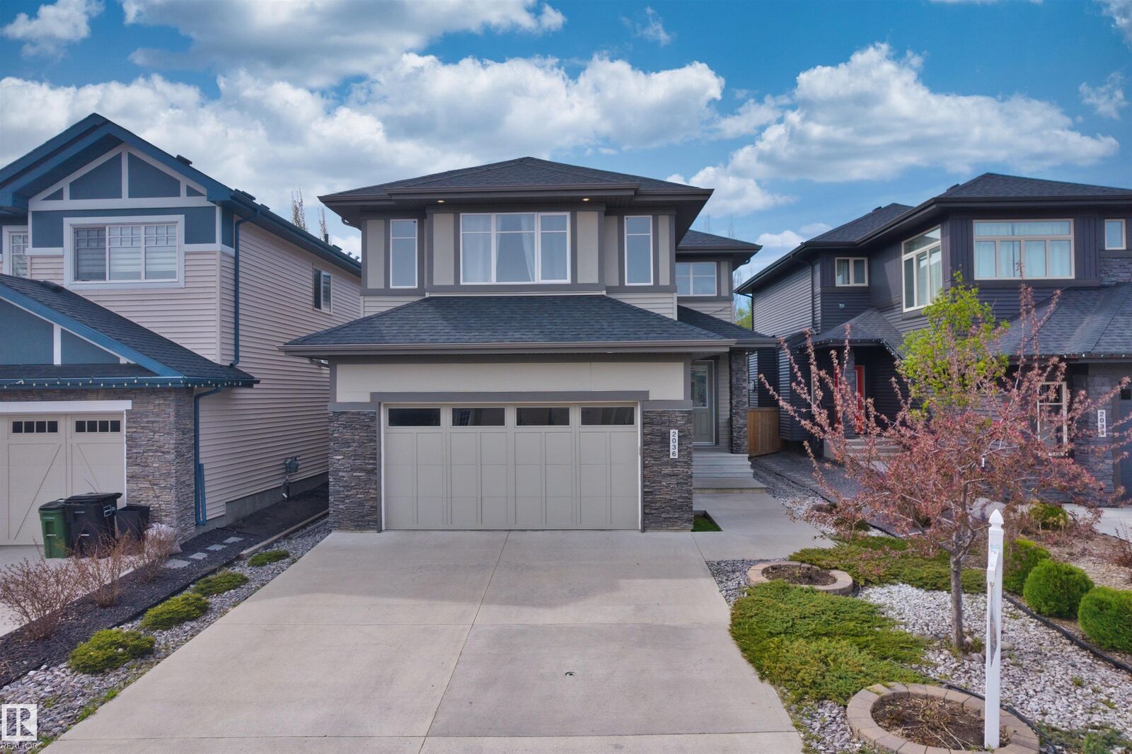 Property Photo:  2036 Ainslie Link Link SW  AB T6W 2M2 